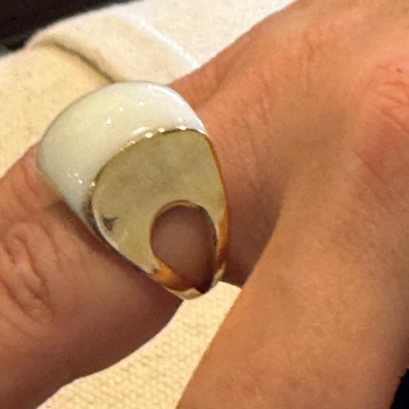 750 -18kt  Yellow Gold & White Agate Stone  Vintage Gold Oval Statement Ring 7.5 - Picture 1 of 7